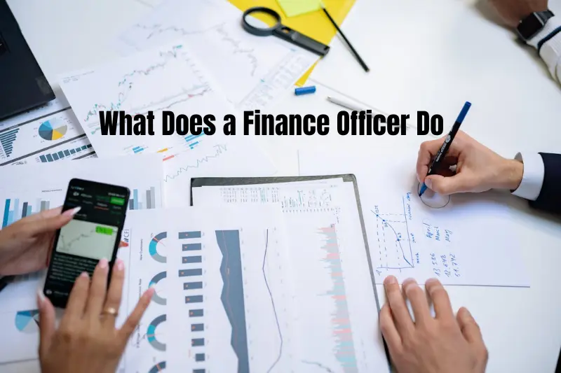 what does a finance officer do